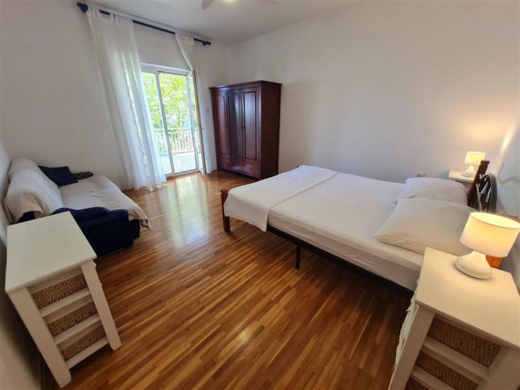 Apartment A2, for 6 persons