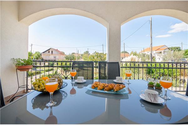 House K1, for 12 persons