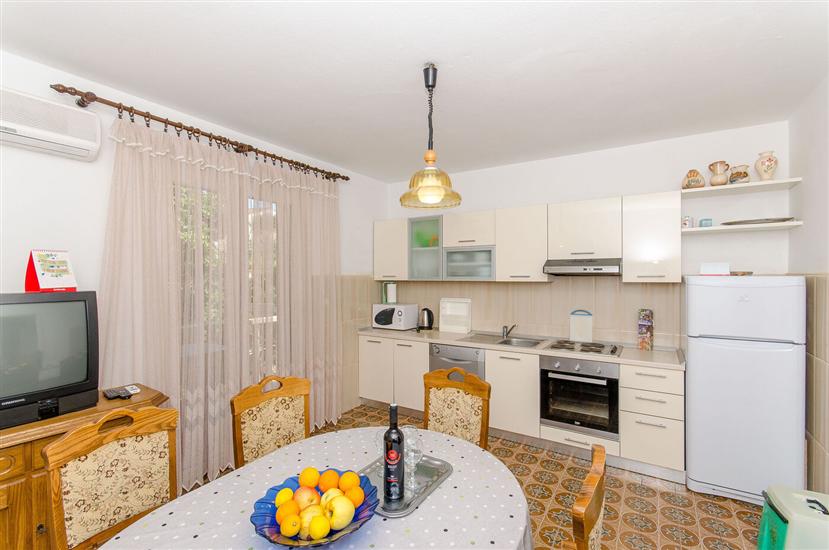 Apartment A1, for 8 persons