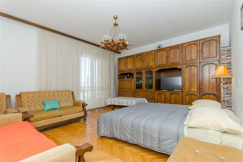 Apartment A1, for 8 persons