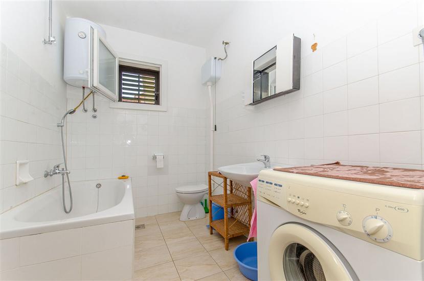 Apartment A1, for 8 persons