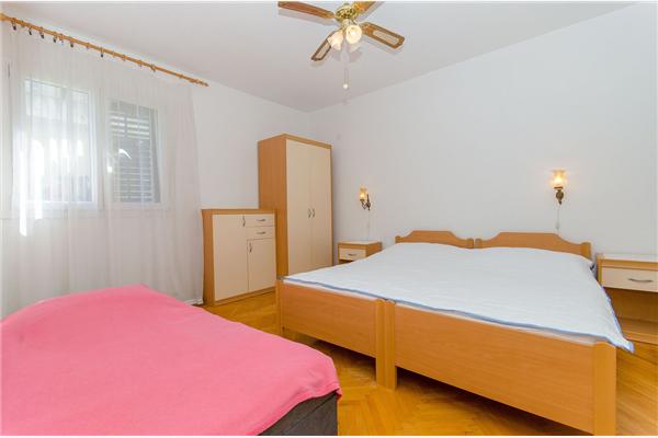 Apartment A1, for 8 persons