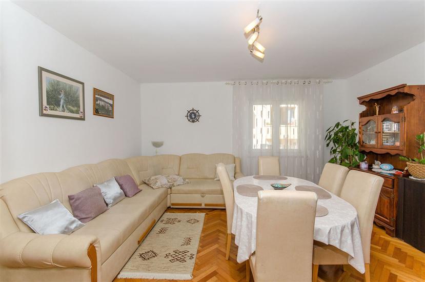 Apartment A2, for 6 persons