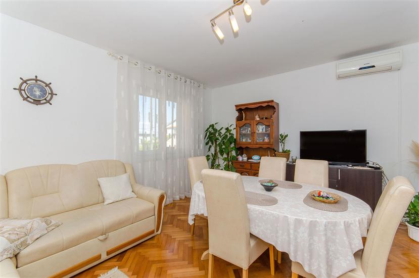 Apartment A2, for 6 persons