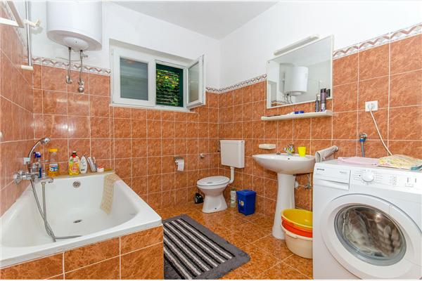 Apartment A2, for 6 persons