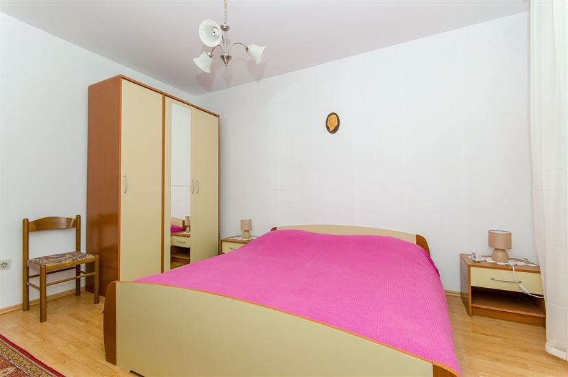 Apartment A2, for 6 persons