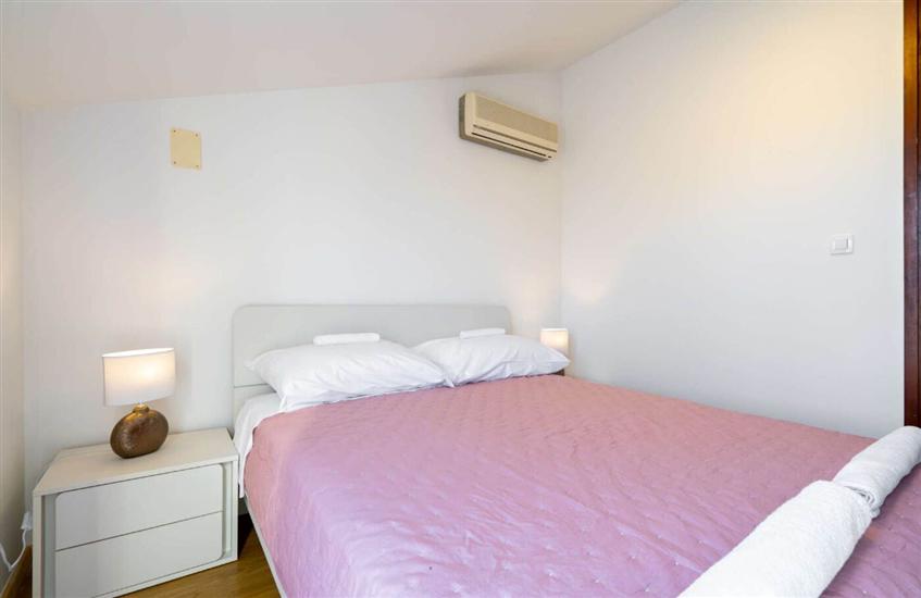 House K1, for 10 persons