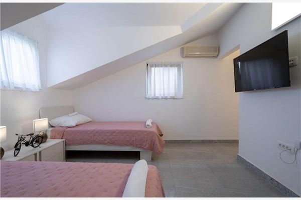 House K1, for 10 persons