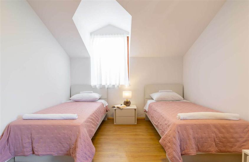 House K1, for 10 persons