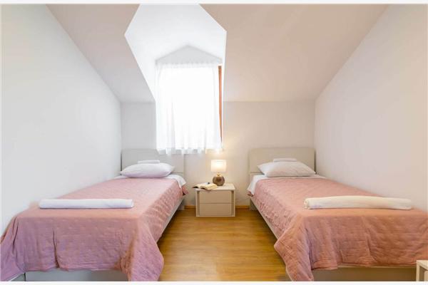 House K1, for 10 persons