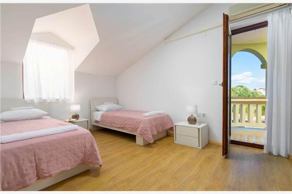 House K1, for 10 persons