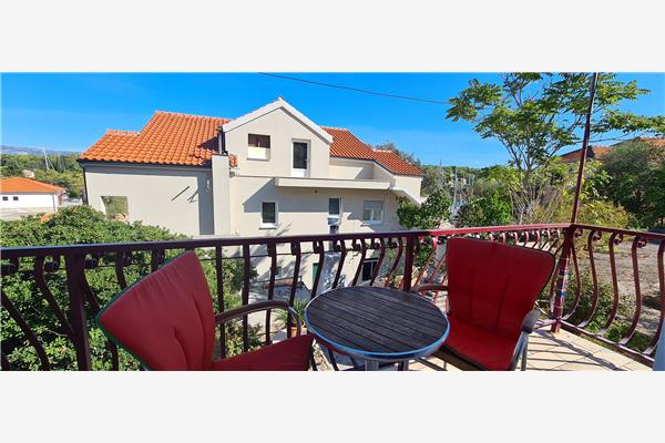 Room S4, for 3 persons