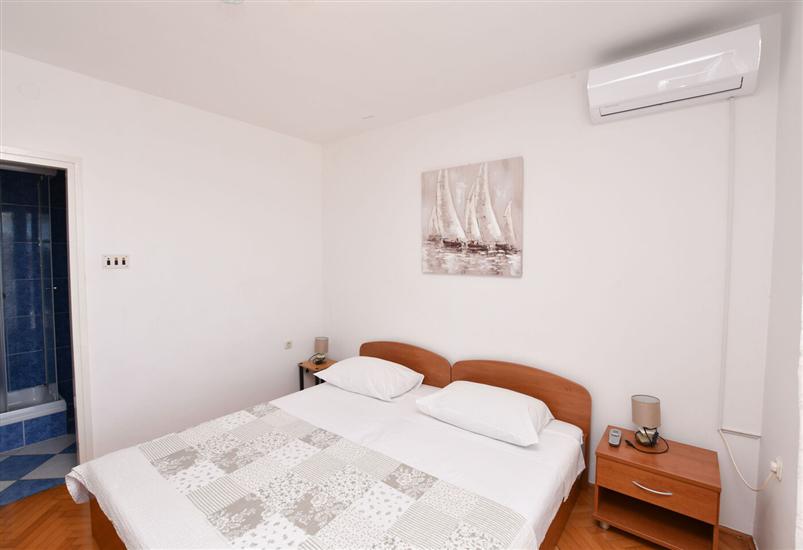 Room S2, for 2 persons