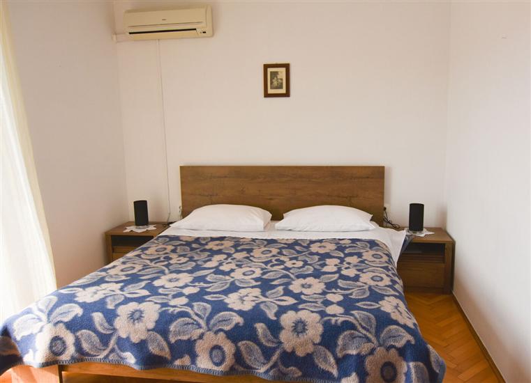 Room S3, for 2 persons