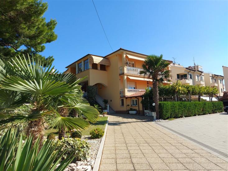 Apartments and Room Boris