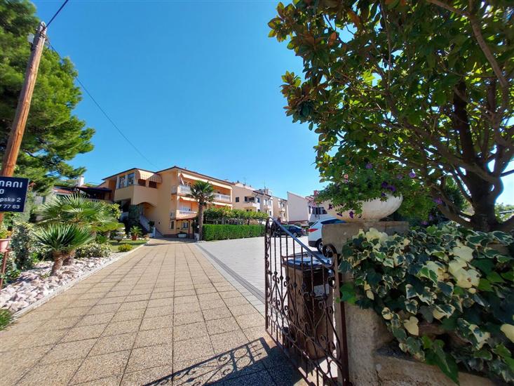 Apartments and Room Boris