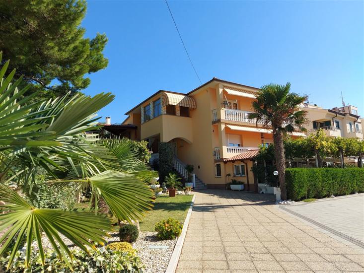 Apartments and Room Boris