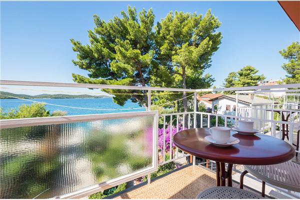 Room S1, for 2 persons