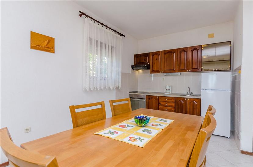 Apartment A1, for 5 persons