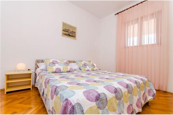 Apartment A1, for 5 persons