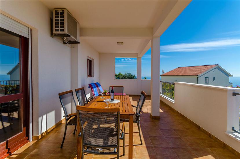 Apartment A1, for 5 persons