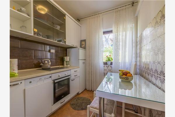 Apartment A1, for 5 persons