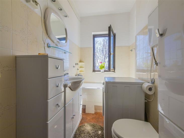 Apartment A1, for 5 persons