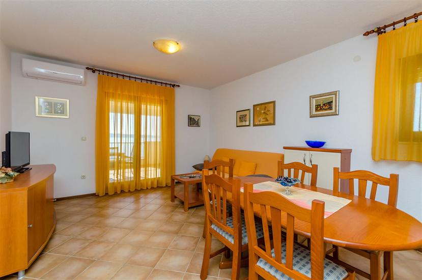 Apartment A2, for 5 persons