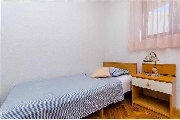 Apartment A2, for 5 persons