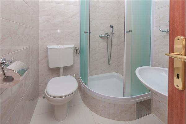 Apartment A11, for 5 persons