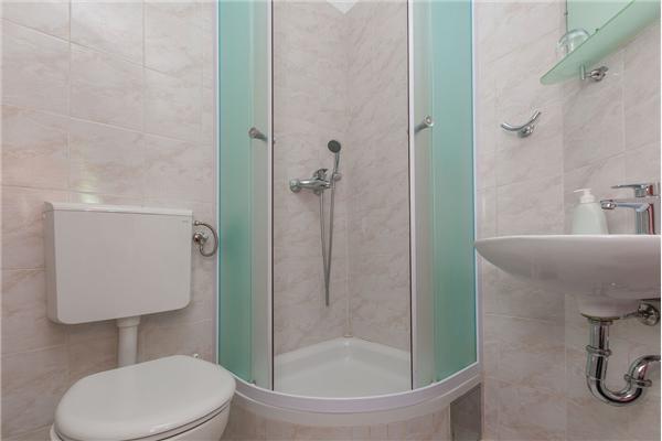 Apartment A11, for 5 persons