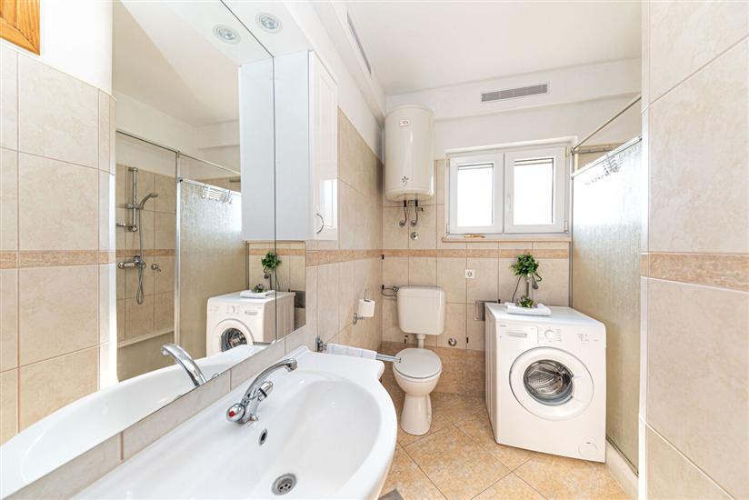 Apartment A1, for 5 persons