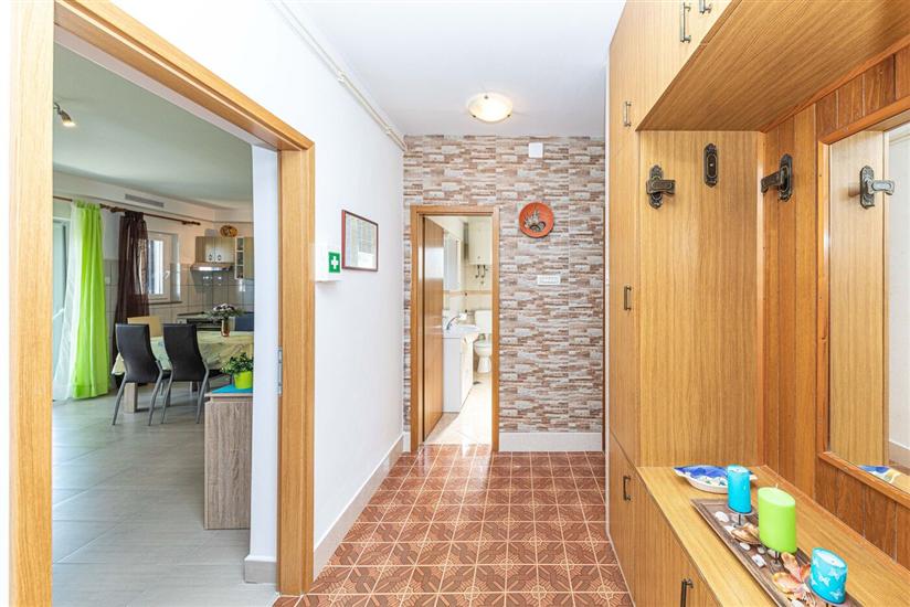 Apartment A1, for 5 persons