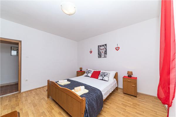 Apartment A1, for 5 persons