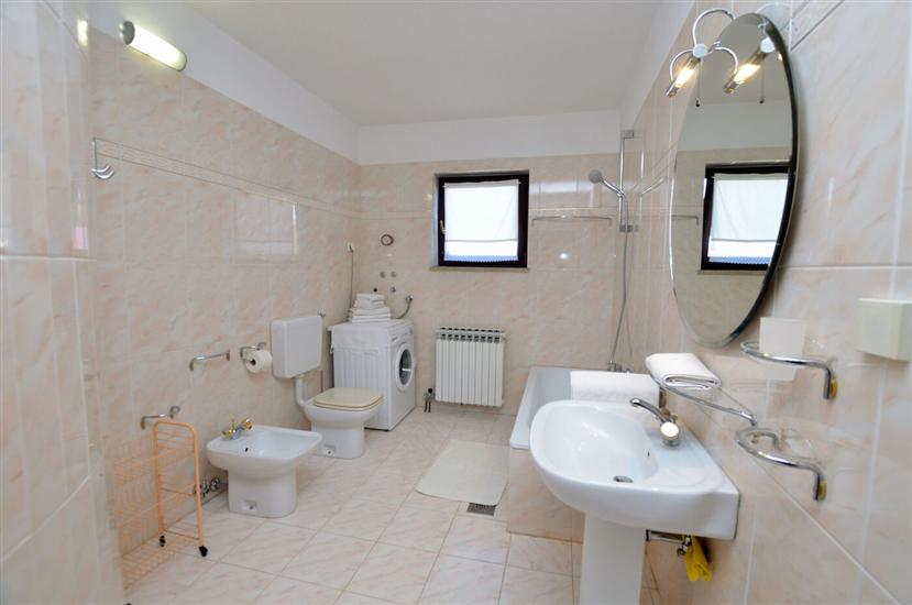 Apartment A1, for 7 persons