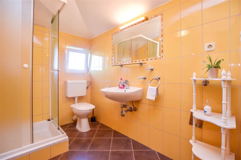 Apartment A1, for 5 persons