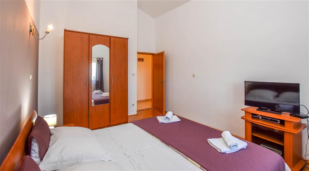 Apartment A1, for 5 persons
