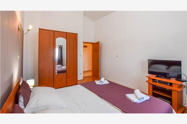 Apartment A1, for 5 persons