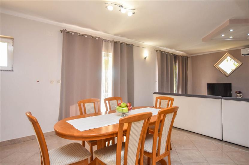 Apartment A3, for 6 persons