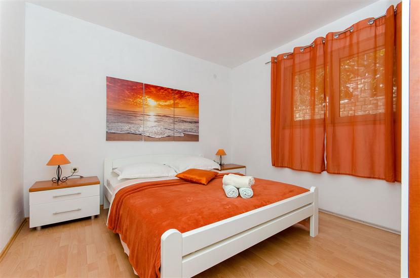 Apartment A1, for 5 persons