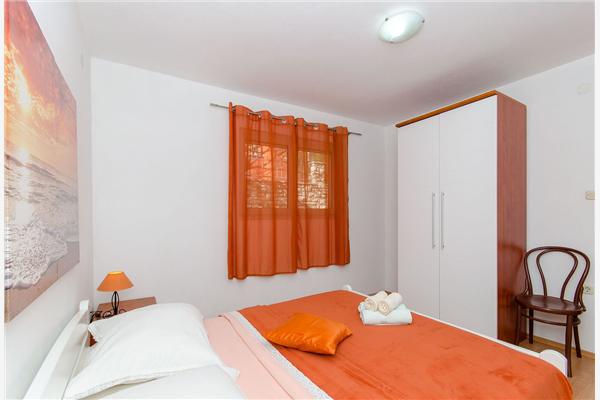 Apartment A1, for 5 persons