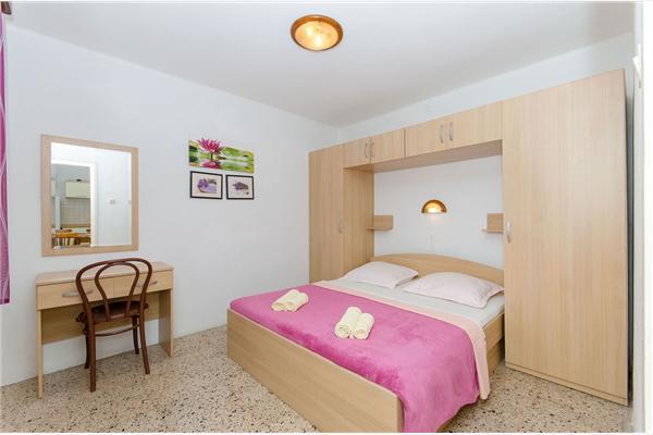 Apartment A1, for 5 persons