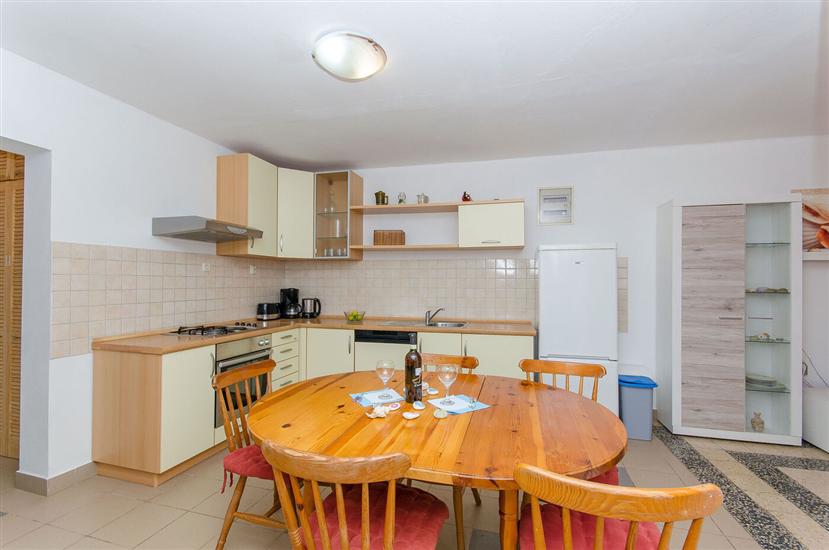 Apartment A1, for 5 persons
