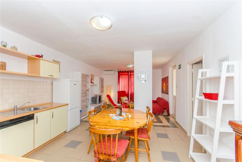Apartment A1, for 5 persons