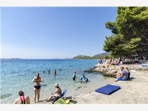 Boende vid strandkanten Šibeniks Riviera,BokaTribunjFrån 1771 SEK