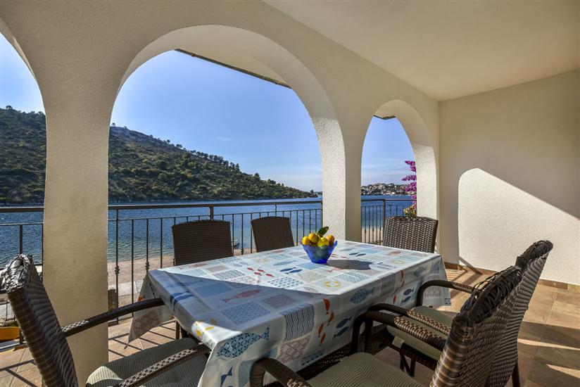 Apartment A2, for 5 persons