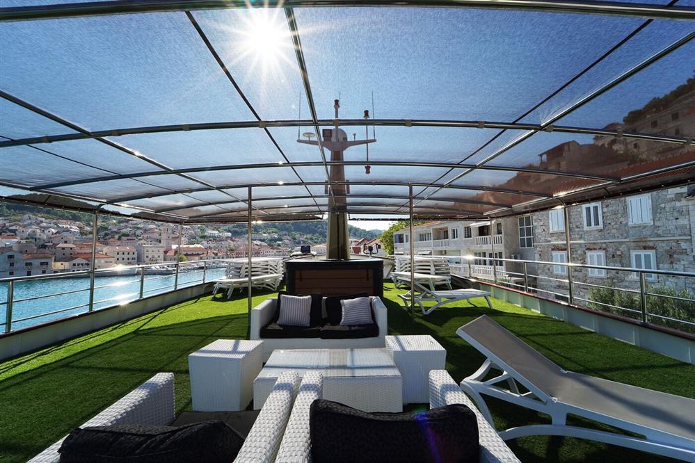 Adriatic-Pearl-sun-deck