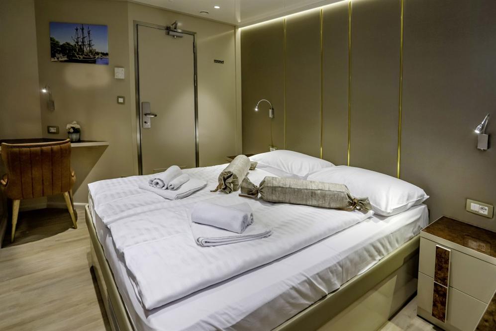 Voyage-bedroom-marital-bed