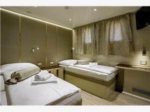 Voyage-bedroom-with-twin-beds