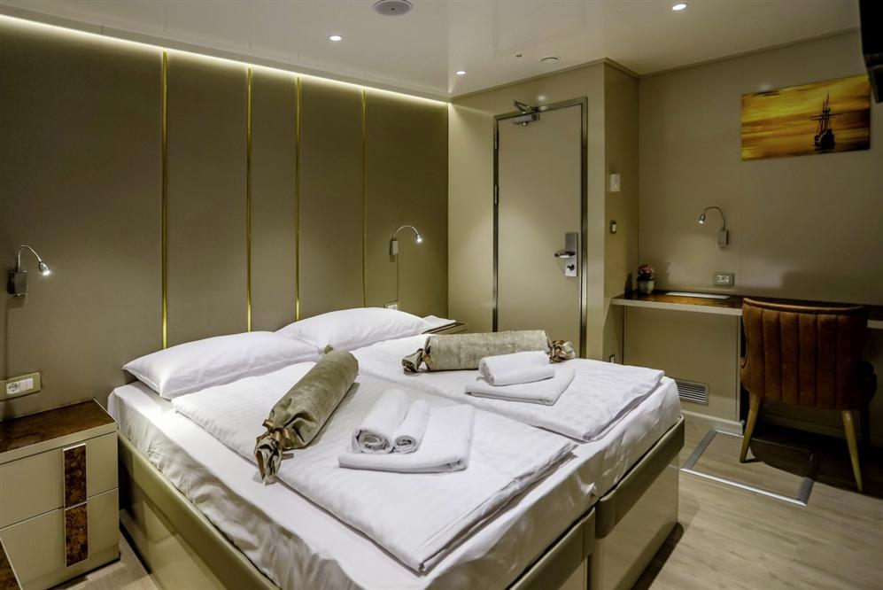 Voyage-ship-french-bed